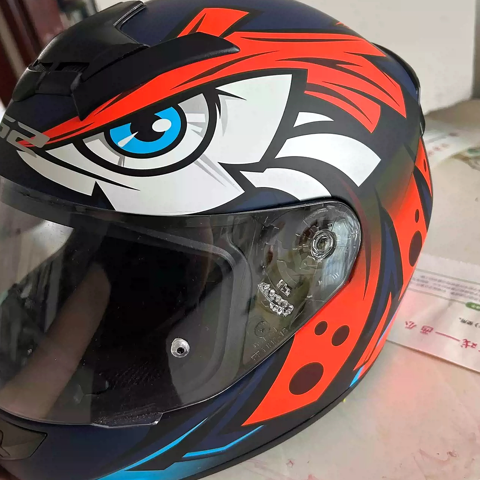 帅气防雾摩托头盔！四季通用，大尾翼，让你一路安全畅行 🏍️💨