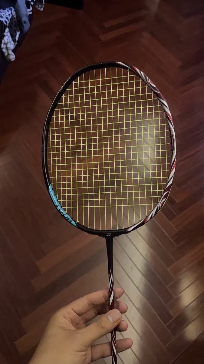 质感与性能并存，尤尼克斯天斧AX100GAME专业级羽毛球拍