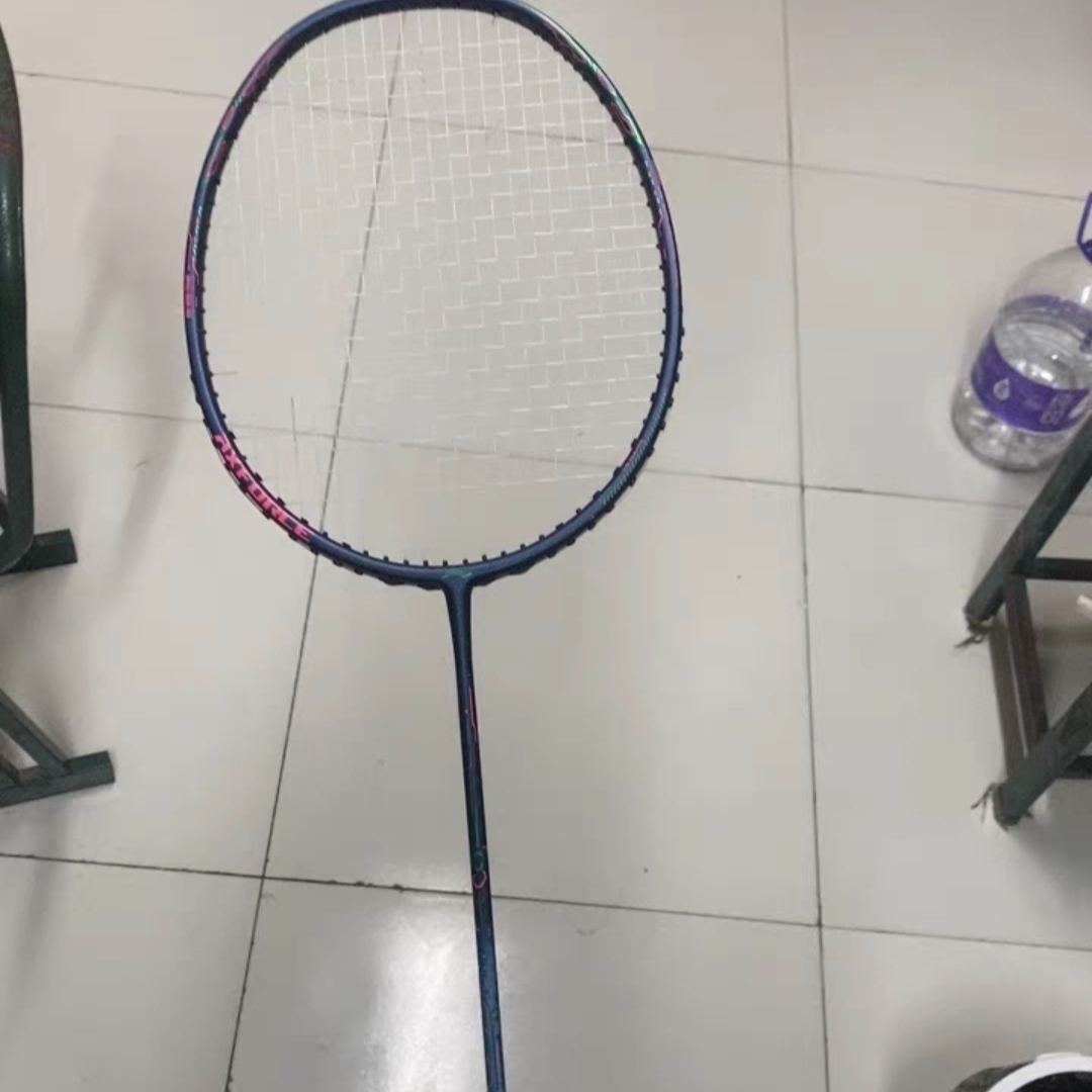 中端羽毛球拍卷王