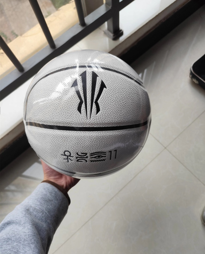 我真的没看错吧，这可是是欧文同款篮球