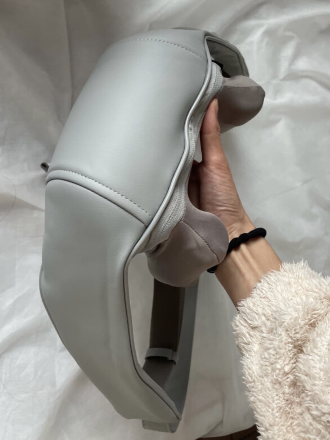 🌟 开启冬日暖心模式，AUX/奥克斯颈部按摩器为你打开舒适通道！ 🌟