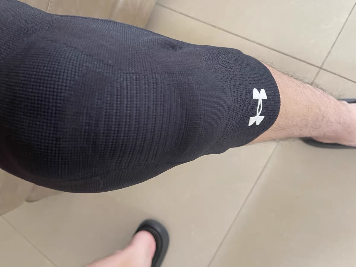 安德玛半月板护膝的贴心防护，舒适体验