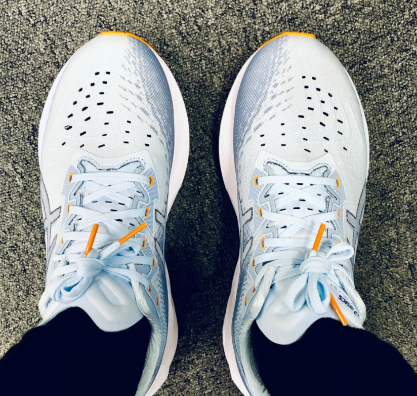 开箱ASICS NOVABLAST 4，真的很喜欢!