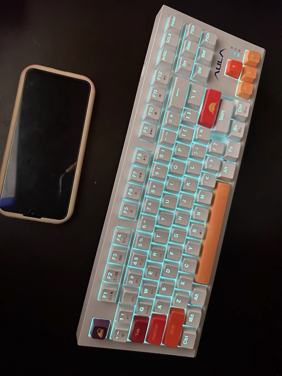 一款专为电竞游戏设计的键盘