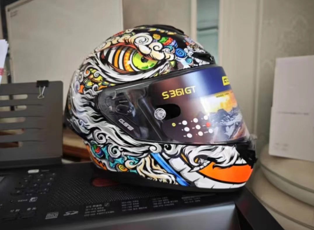 这款头盔，感觉还不错！