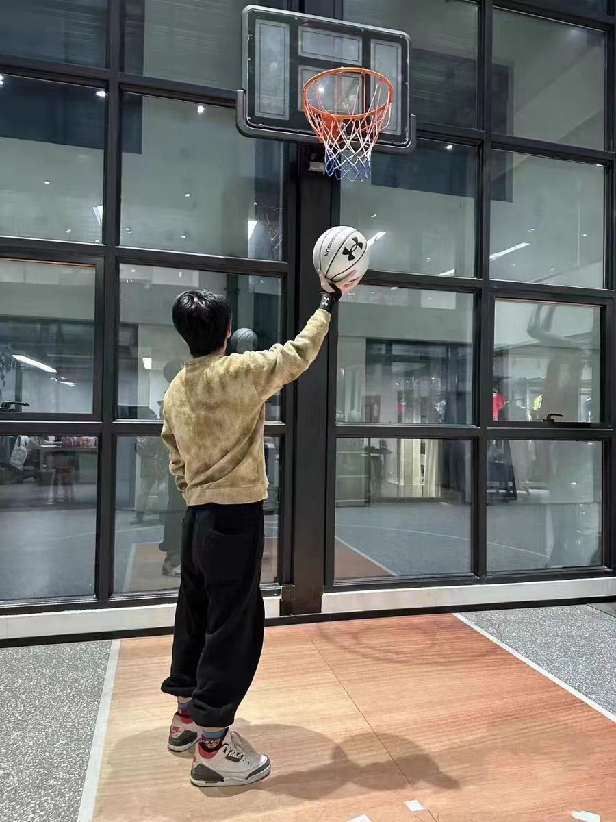 安德玛护腕，我的篮球伙伴！🏀