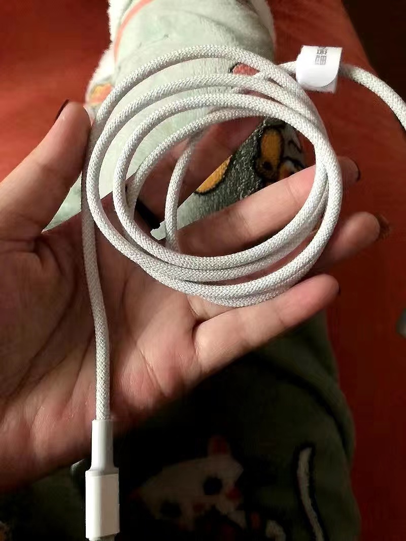 苹果全家桶都换上这个充电线！