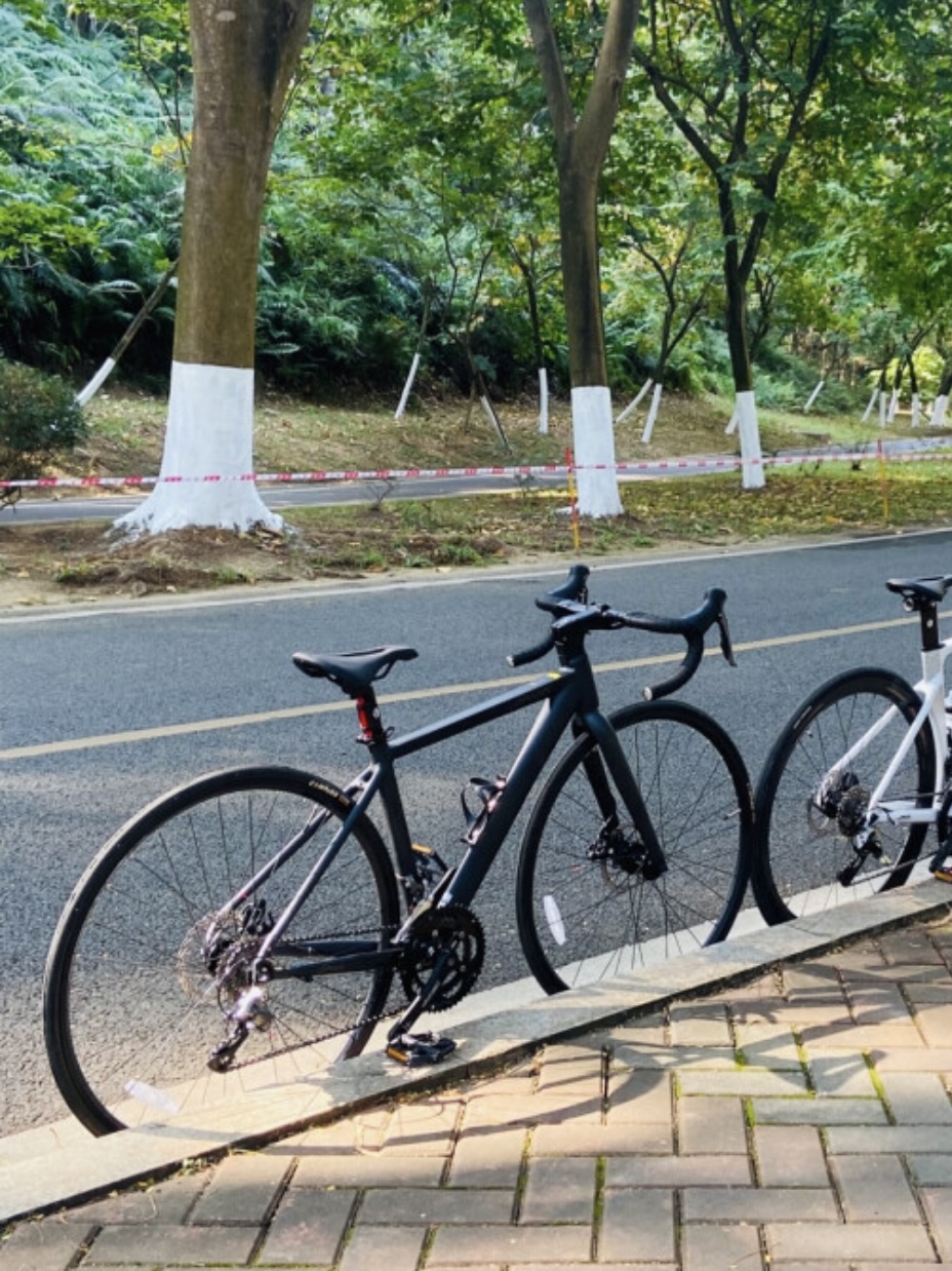🎉一家人的骑行乐趣！佳沃公路车，让出行充满欢乐！