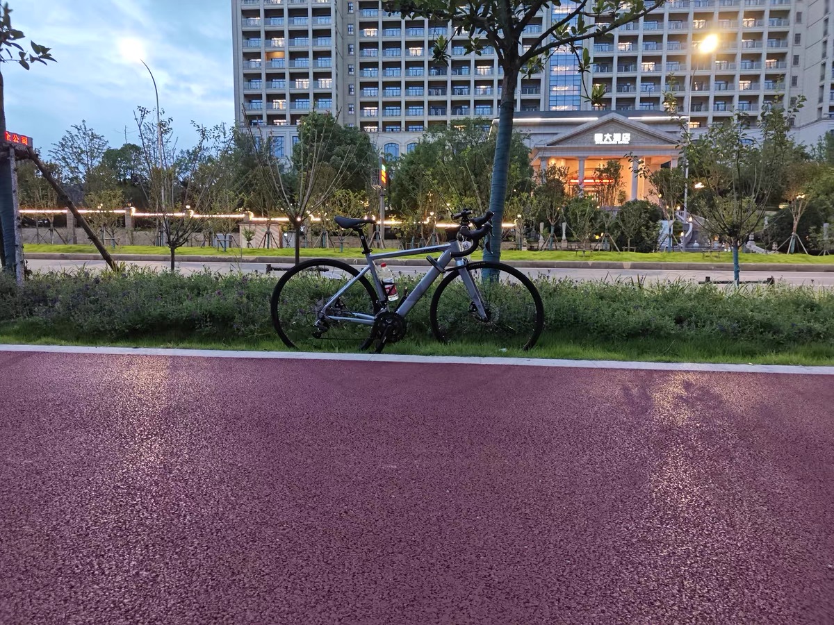 🚴‍♂️骑行新体验！佳沃公路车，让我畅游在城市风景里！