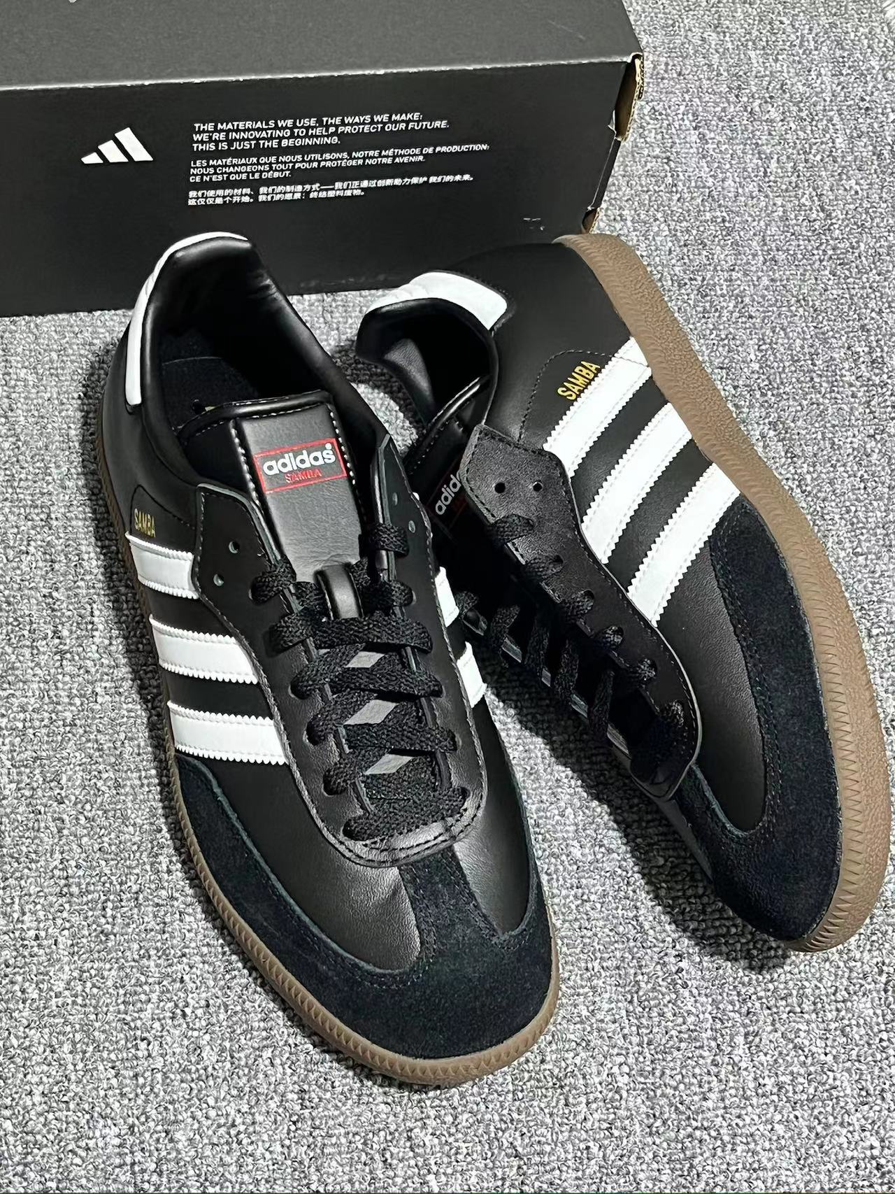 硬鞋舌的黑白 Samba｜Adidas