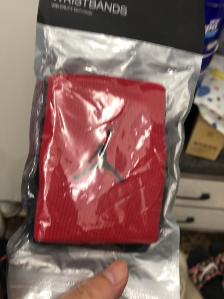 红色醒目护腕
