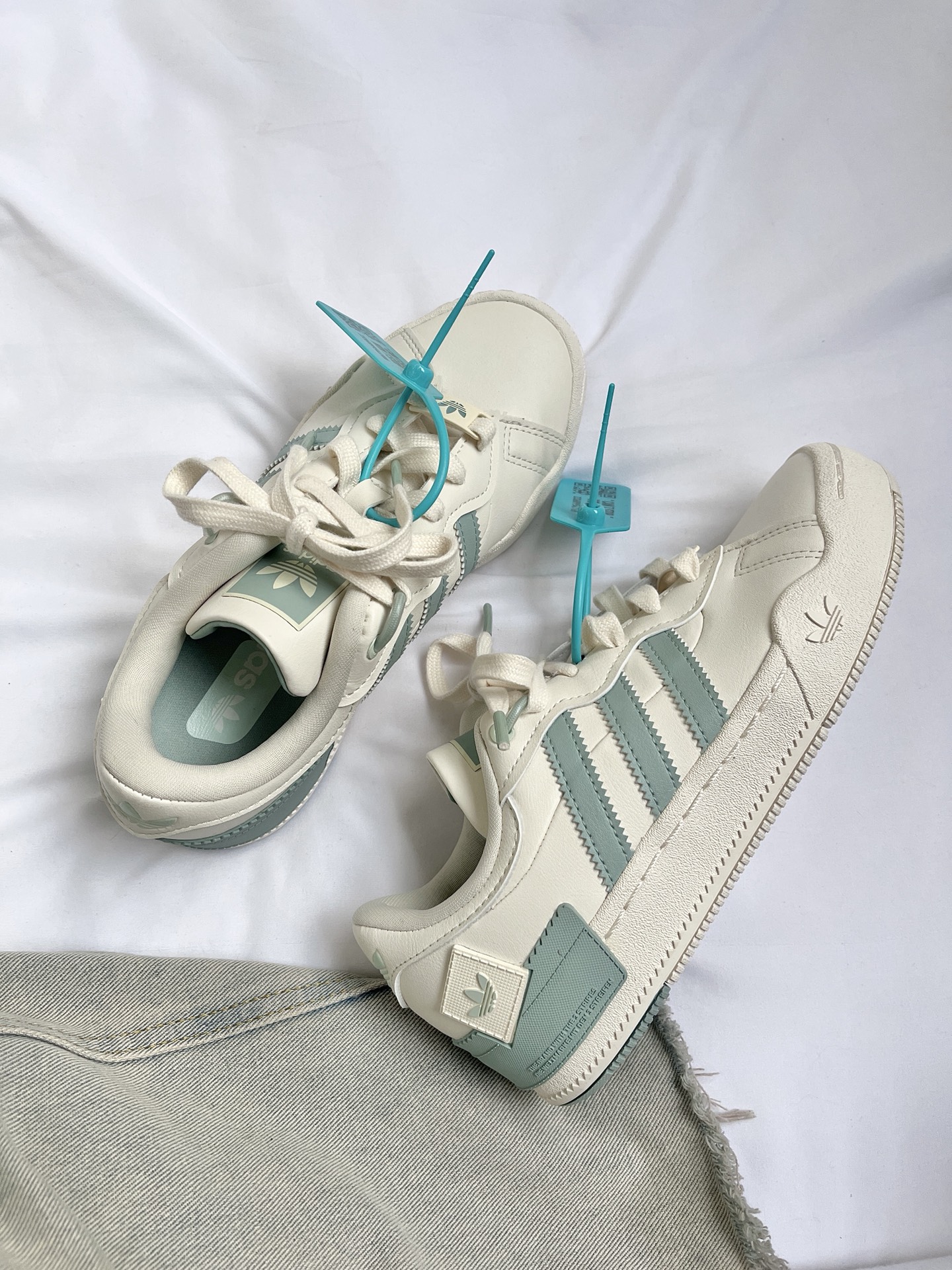 穿上这双轻便耐磨的板鞋，让你无处不舒适！👟💫