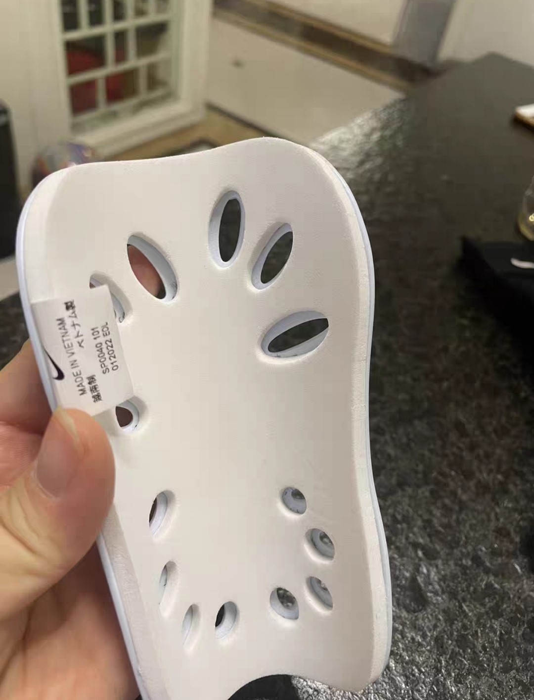 和朋友一人一副的护腿板