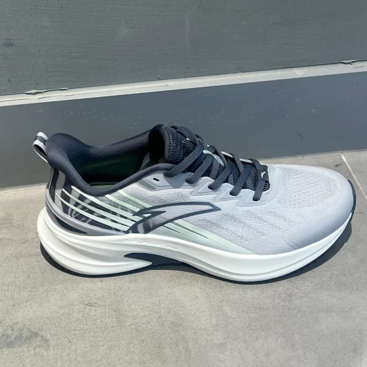 实战性能很高的跑步鞋