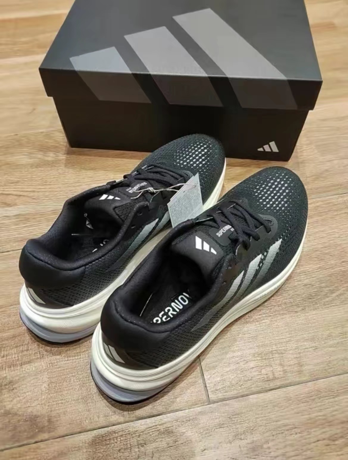 adidas百搭跑鞋