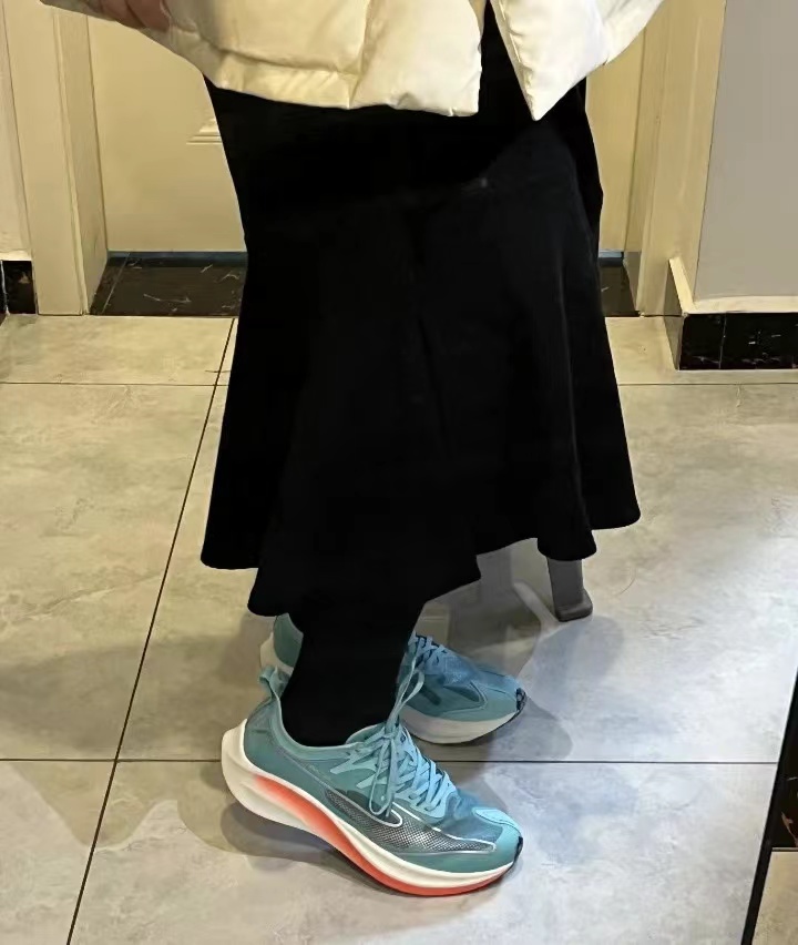 很百搭舒服的一款跑鞋