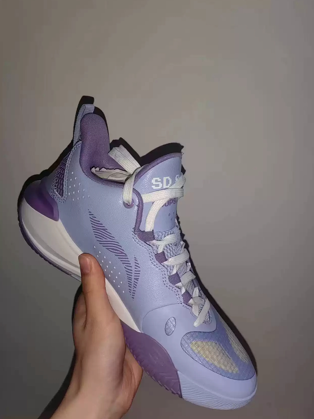 🏀 轻如鸿毛，舒适包裹你的足底。👟 