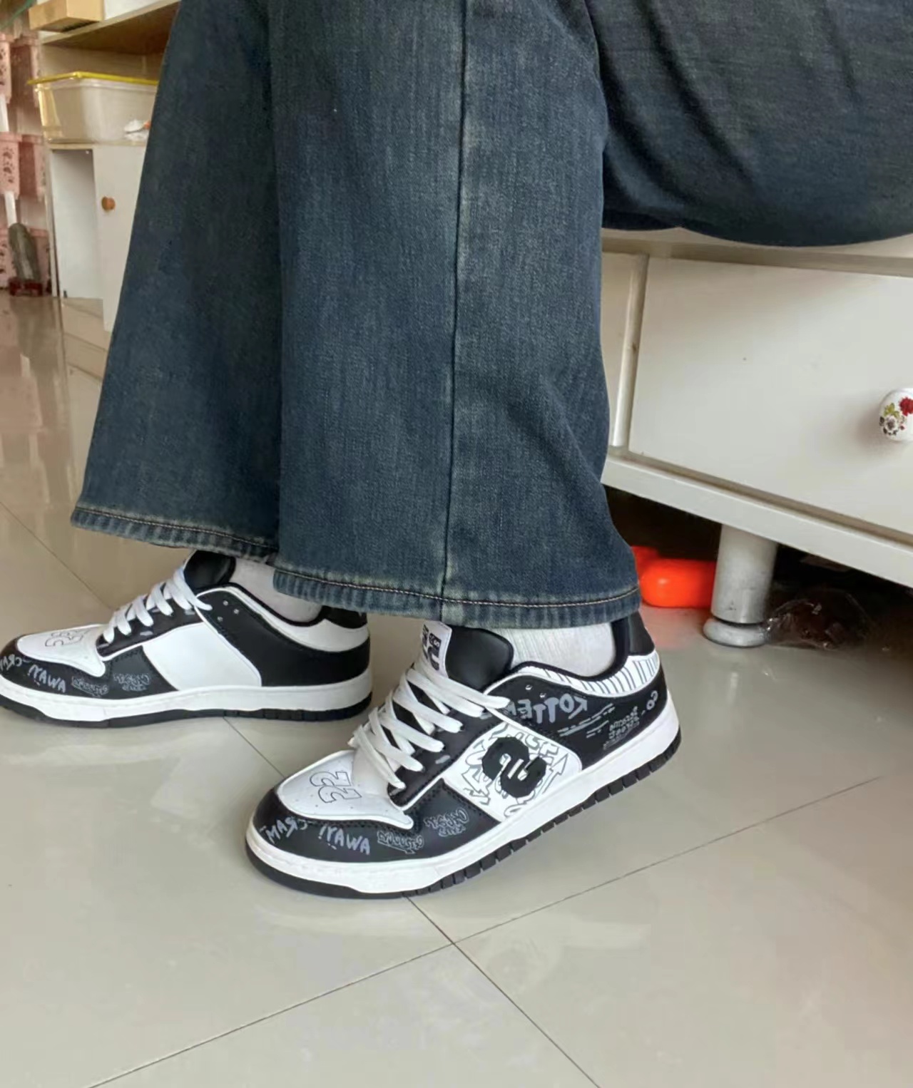 很百搭的一款小众板鞋