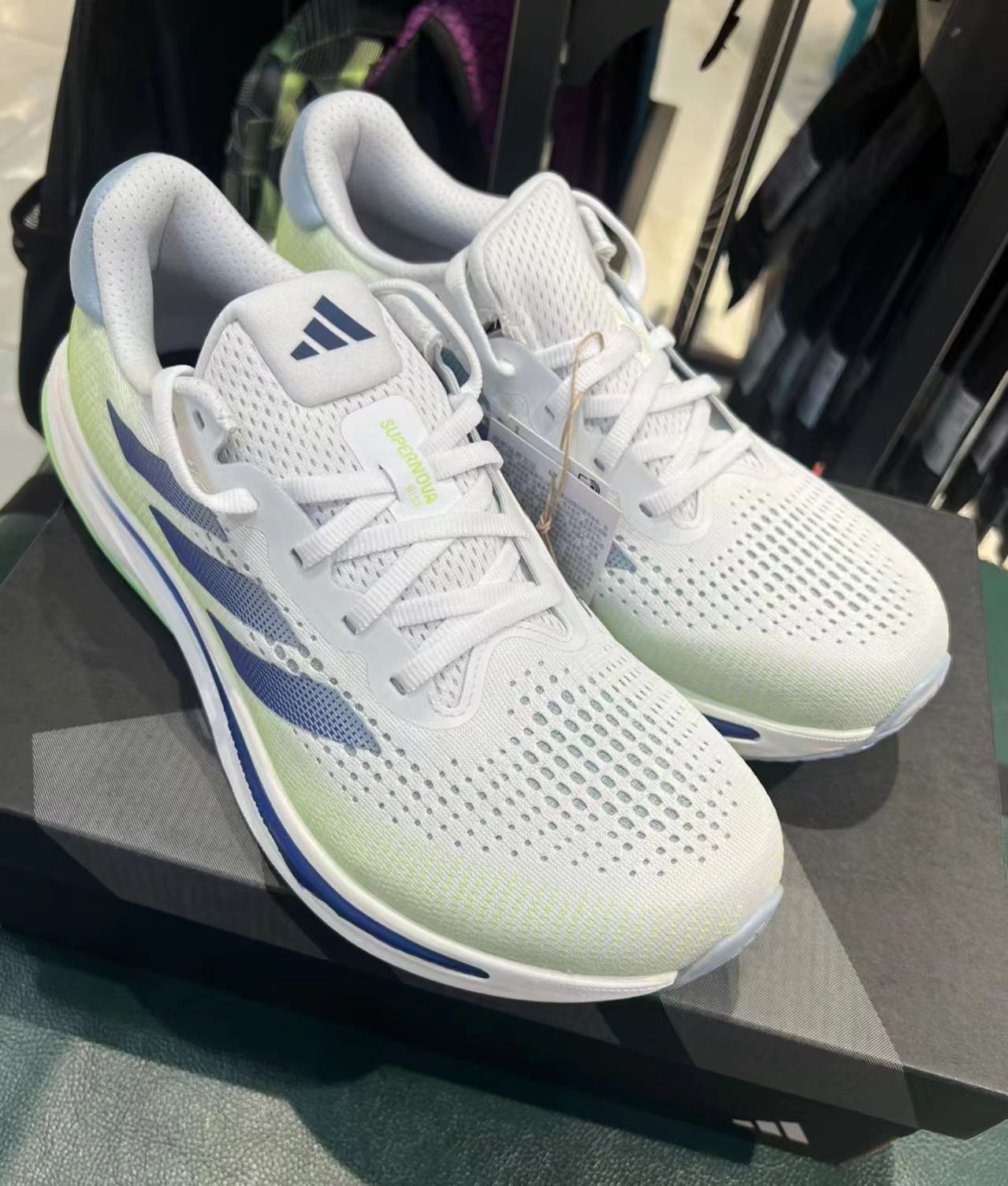 我觉得这双鞋超棒的，你认为呢？