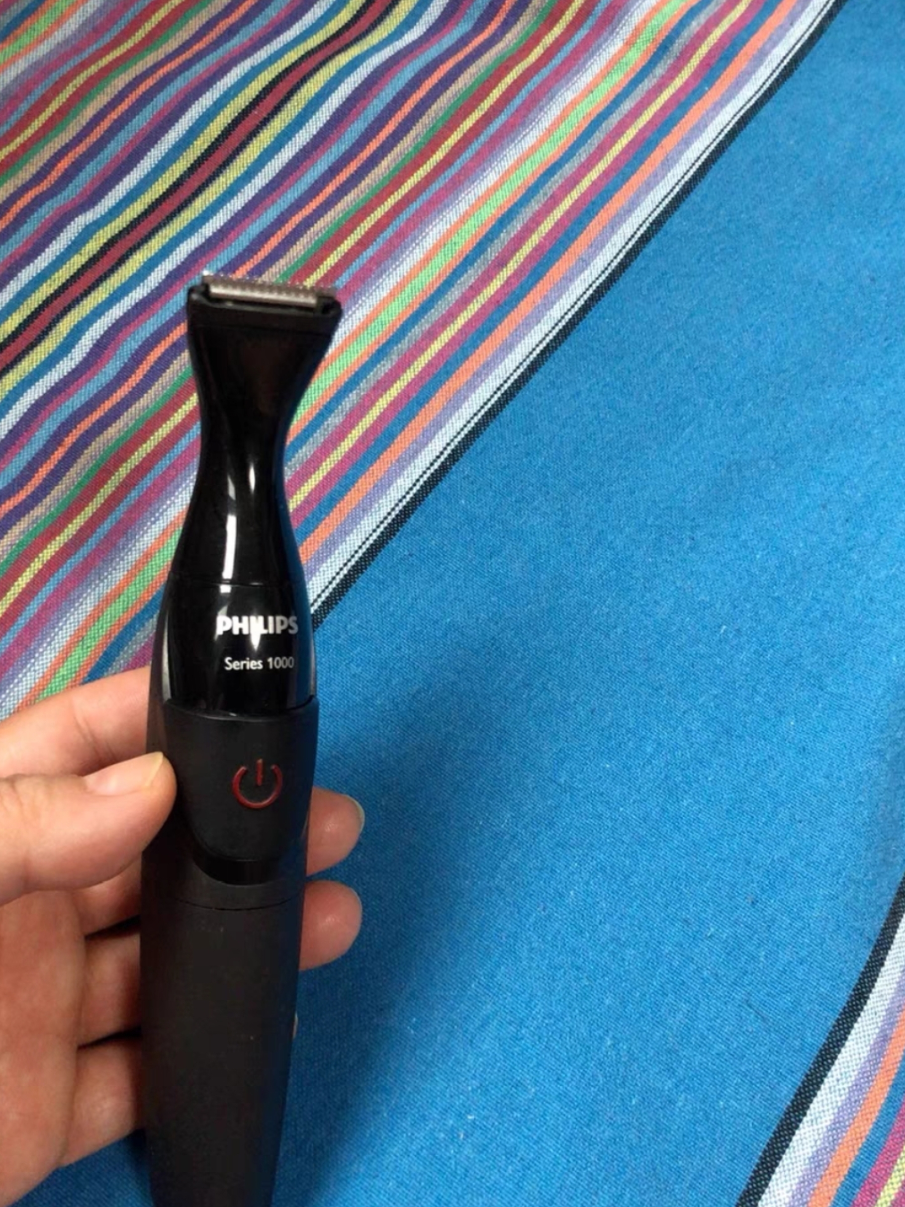  只需轻轻一划，即可快速干净地除去须蓄，告别烦人的刮伤❗️