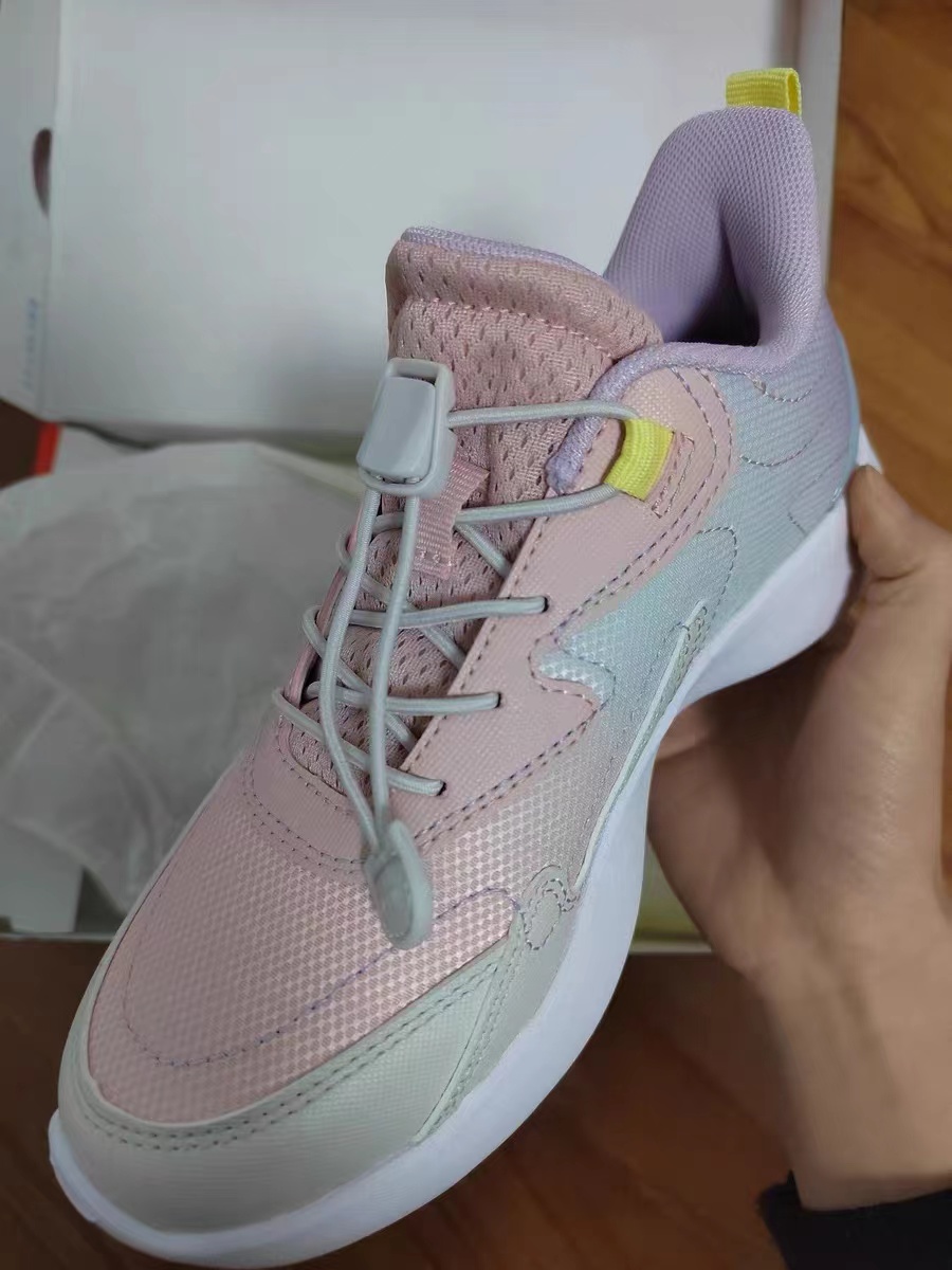 颜值超高的一款儿童跑鞋