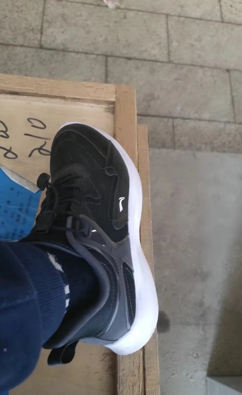 颜值超百搭的一款运动童鞋