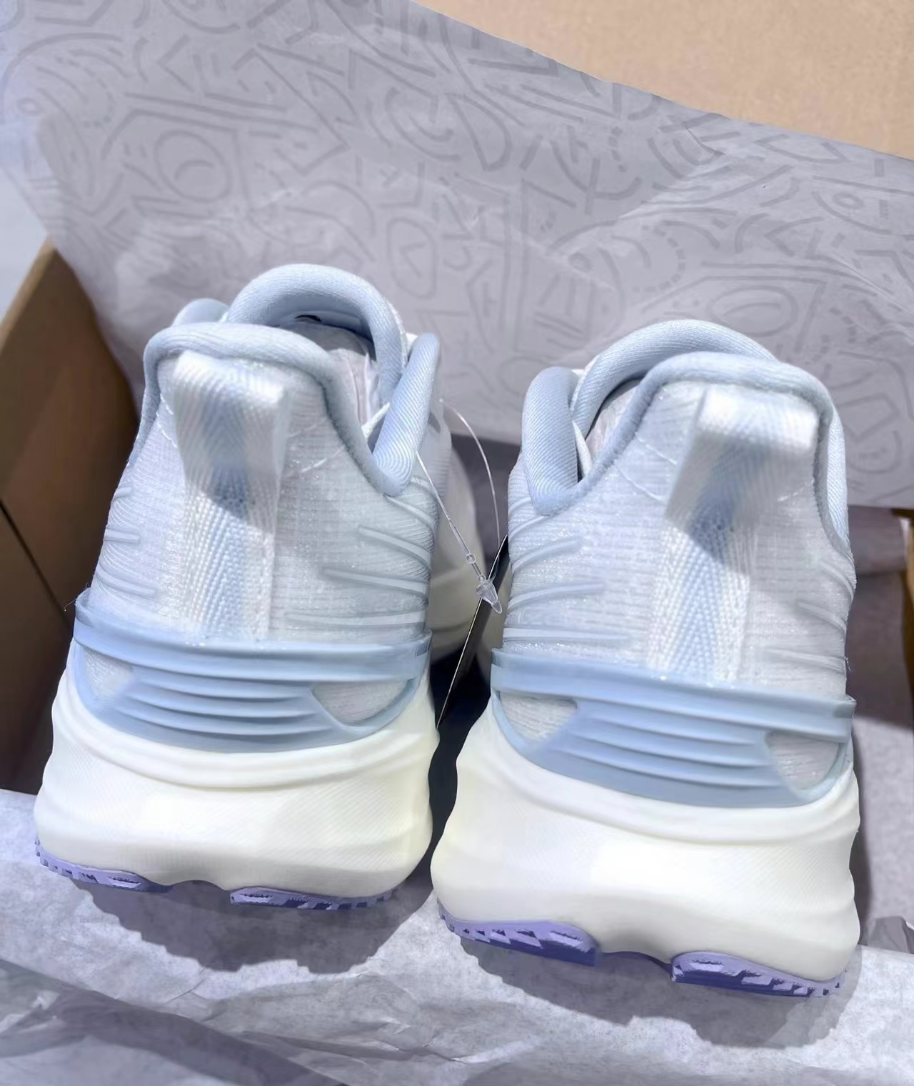 很不错的一款安踏跑鞋，很是推荐