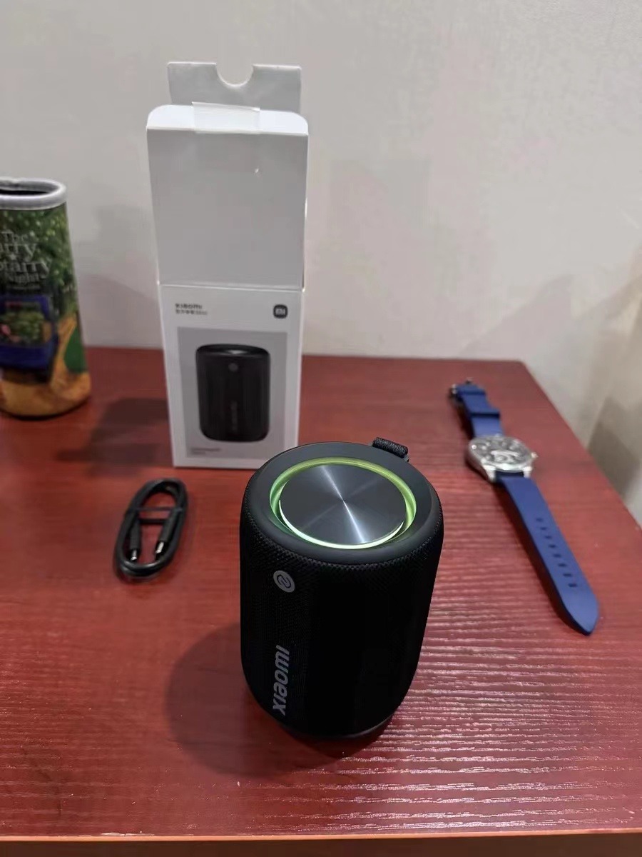 米粉可入的mini音箱，非常小巧