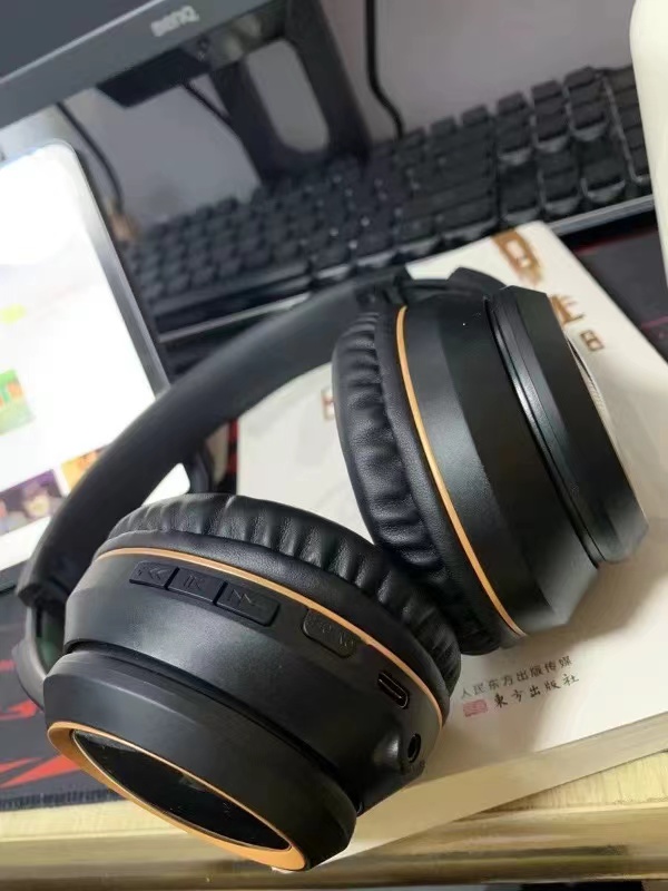 个性十足的头戴式耳机