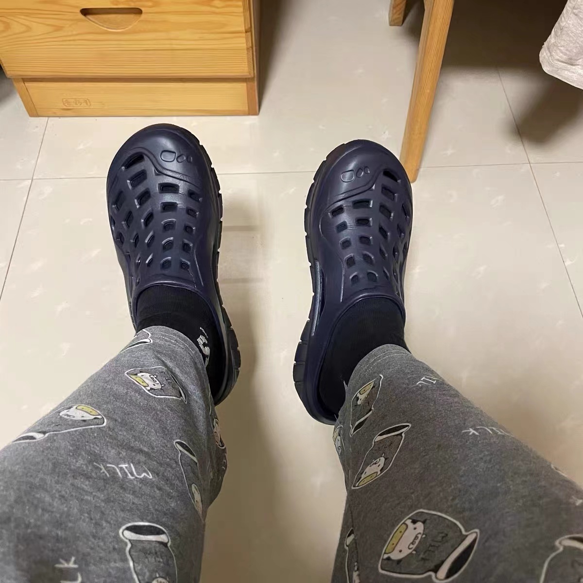 超级好看的一款迪卡侬洞洞鞋