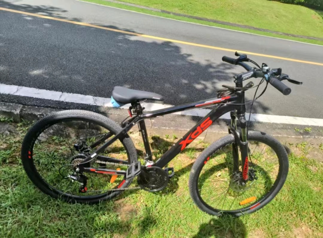 黑红配色超高档，学生党的好选择！