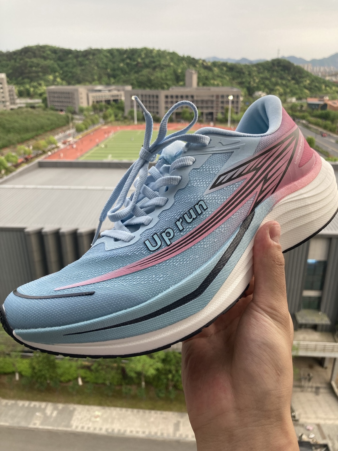 这双跑鞋的颜值 真的绝啦