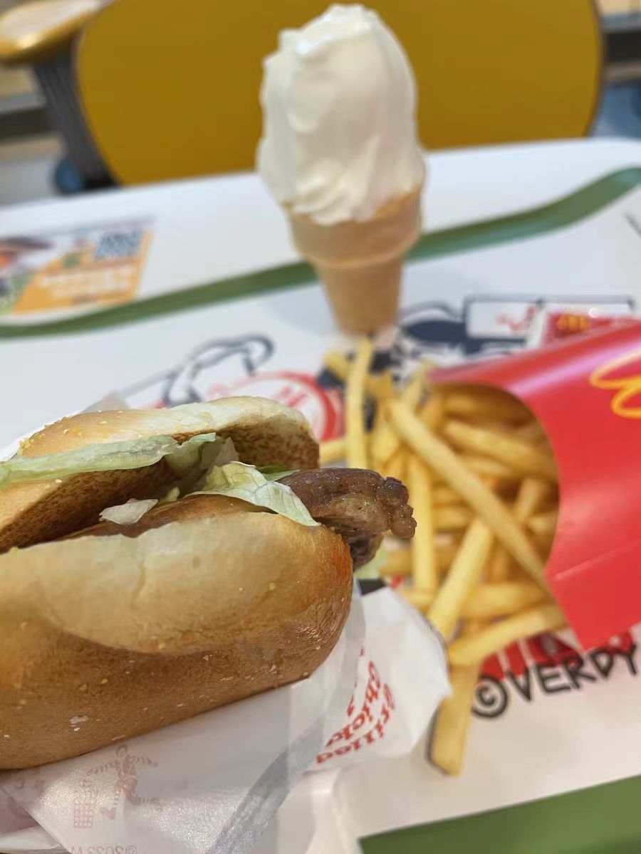 超爱的麦当劳板烧鸡腿堡