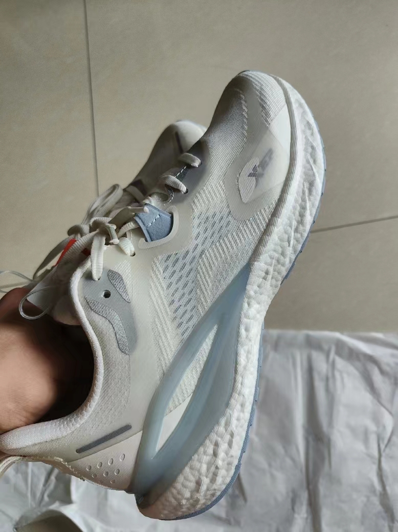 很专业颜值很高的跑步鞋！