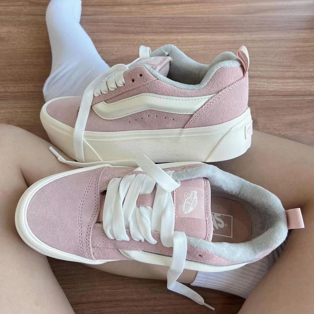 早春穿搭粉嫩开场｜Vans厚底面包鞋🌷