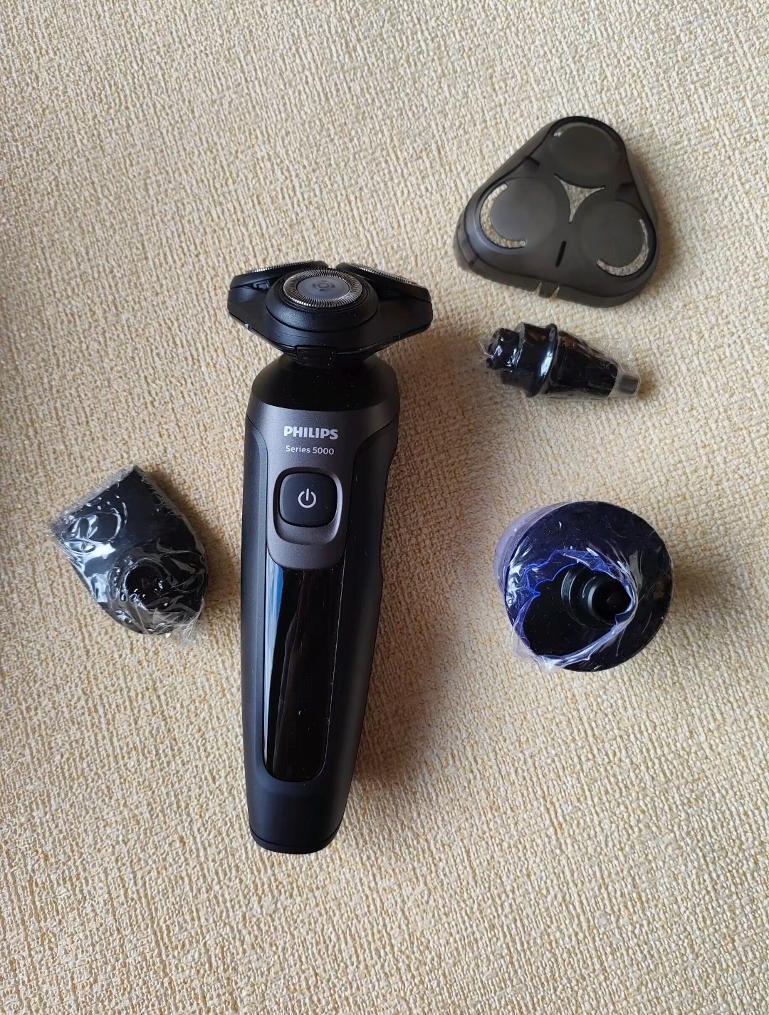 不会还有人没收到女朋友送的剃须刀吧😜