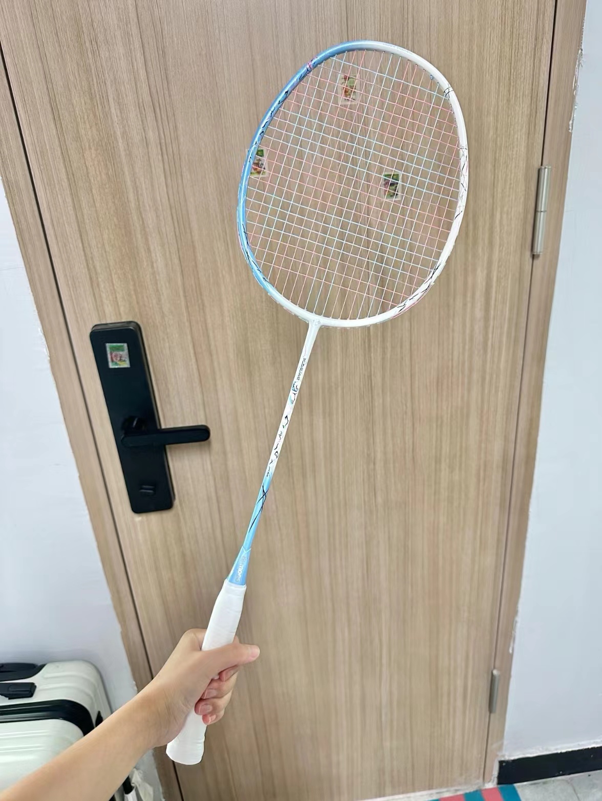 居然被一个羽毛球拍美到了