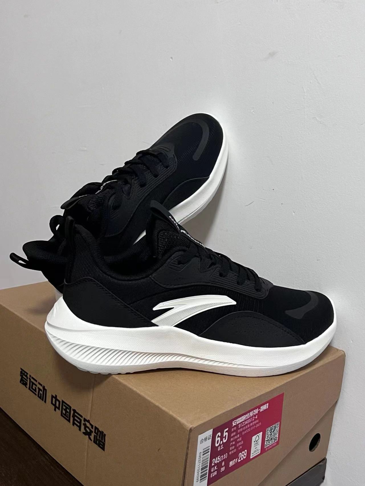 新入手的安踏运动鞋！真的想焊在脚上！🤓