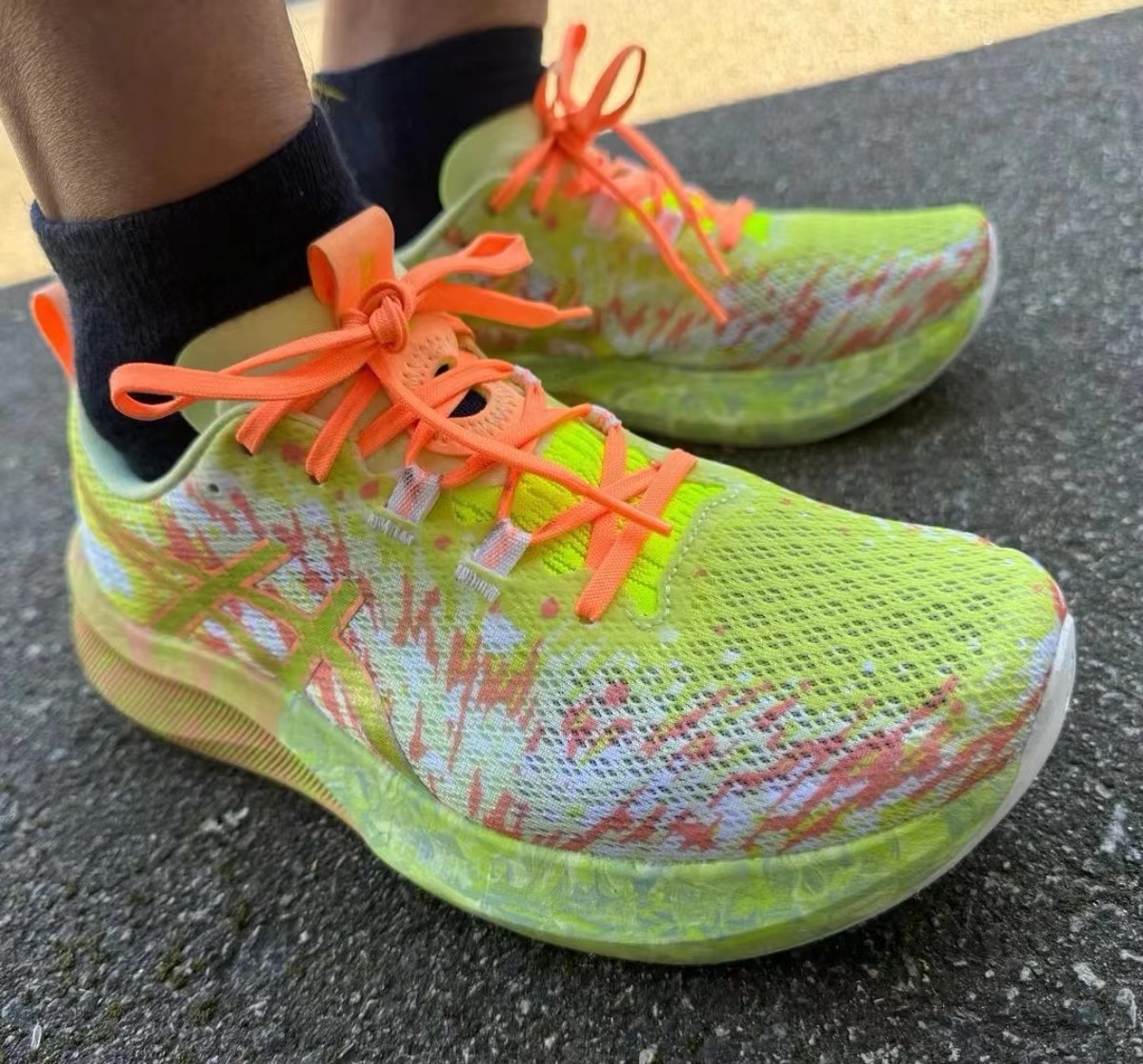 ASICS Noosa Tri 16是一款具有透气性和缓冲性、适合铁人三项运动的竞速鞋款！