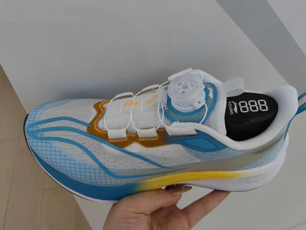 经典设计的小童运动鞋！