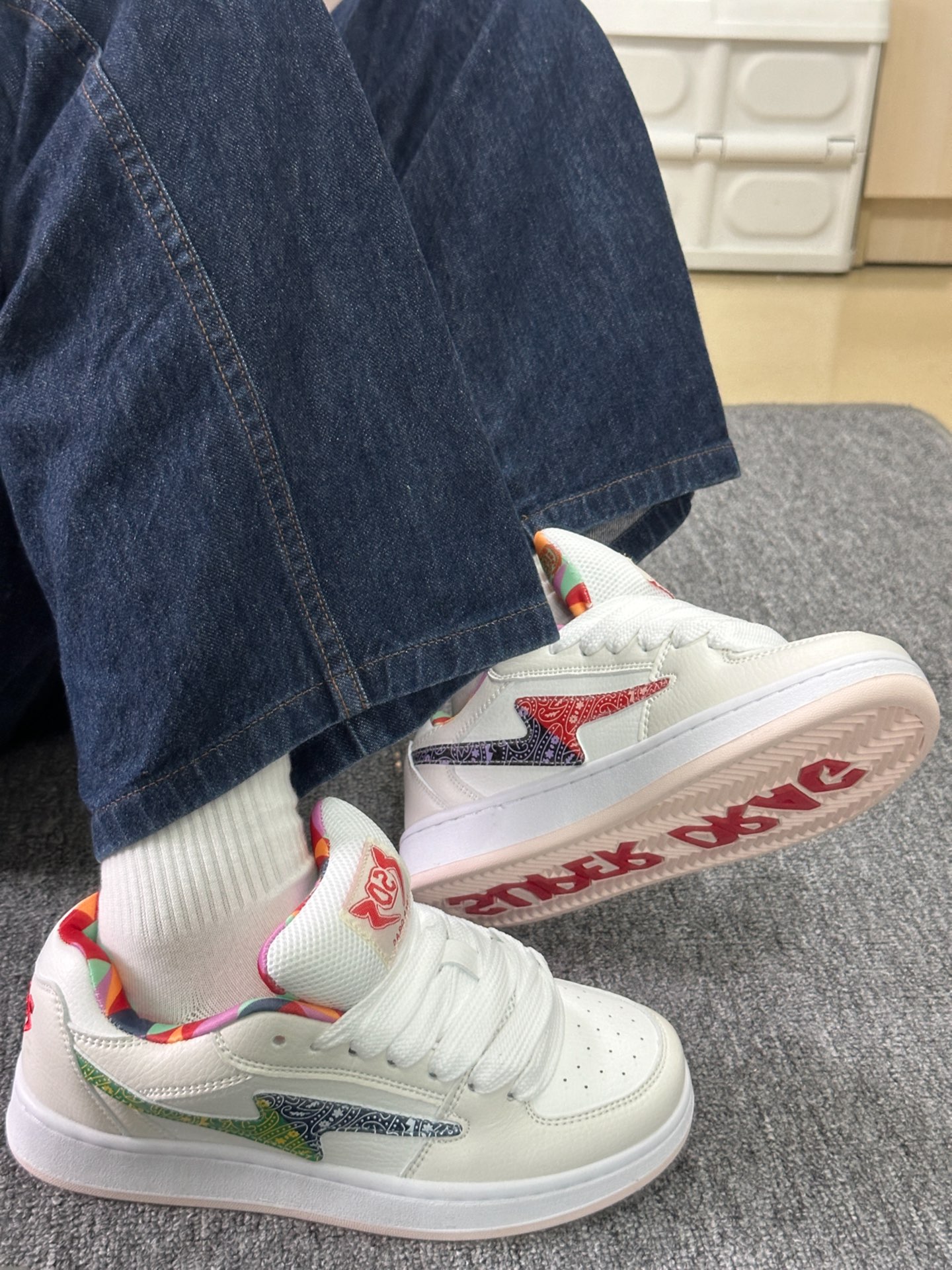 Wow!!这双腰果花小白鞋穿一个星期都穿不腻呢…