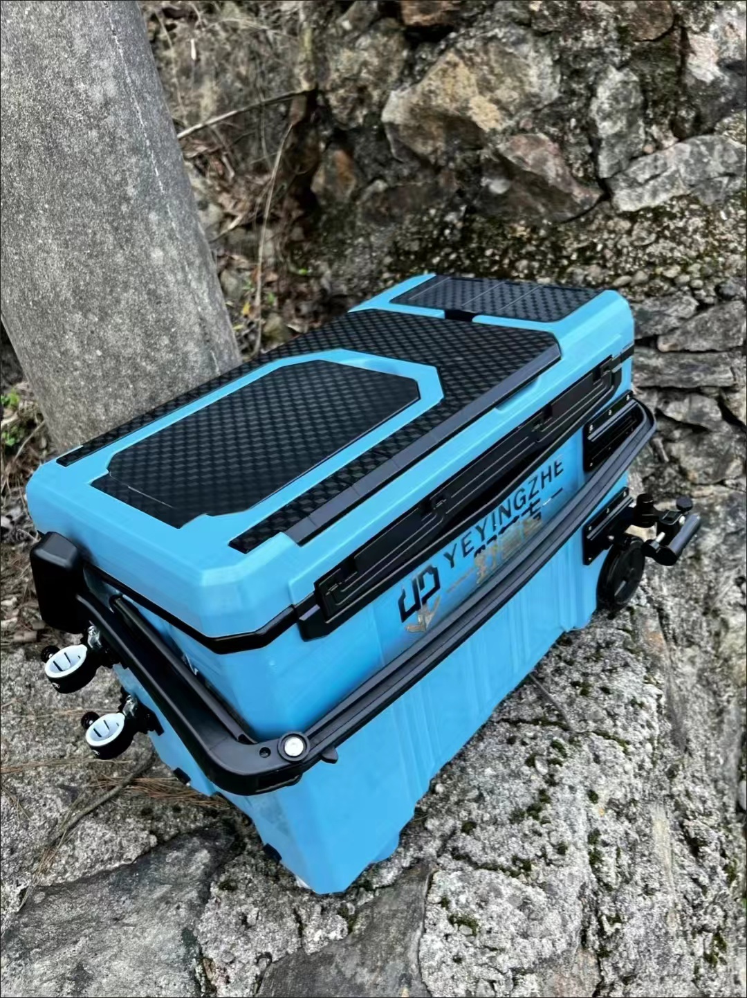 物美价廉的一款 钓箱