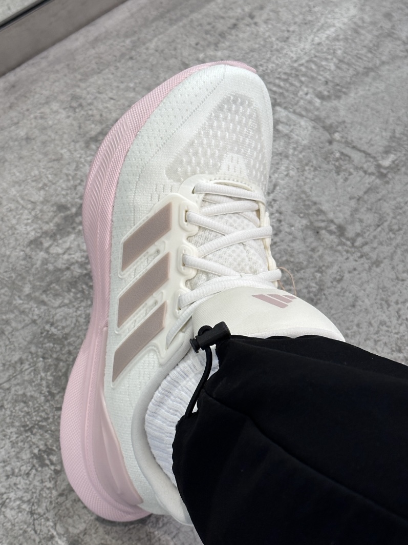 adidas奶白粉也太嫩啦！！