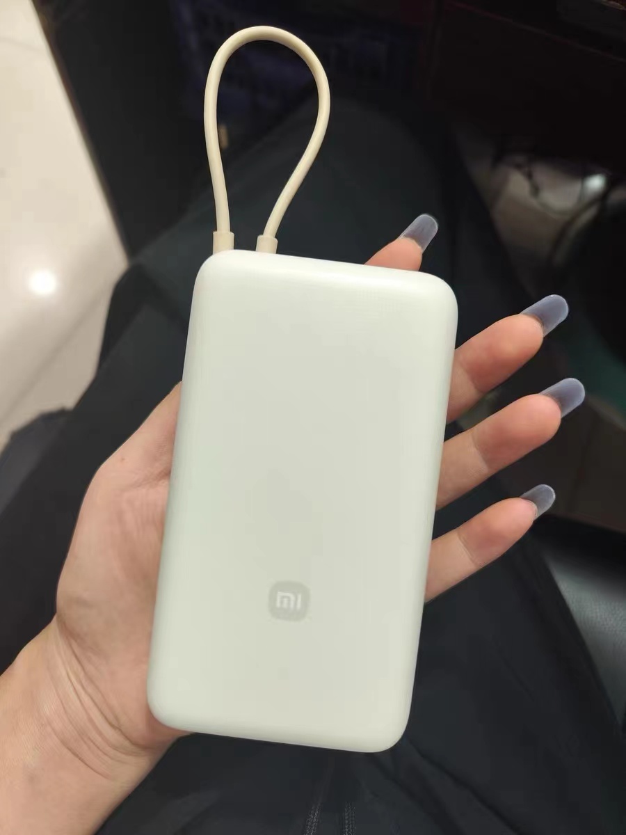 非常适合出门或者旅游携带的充电宝