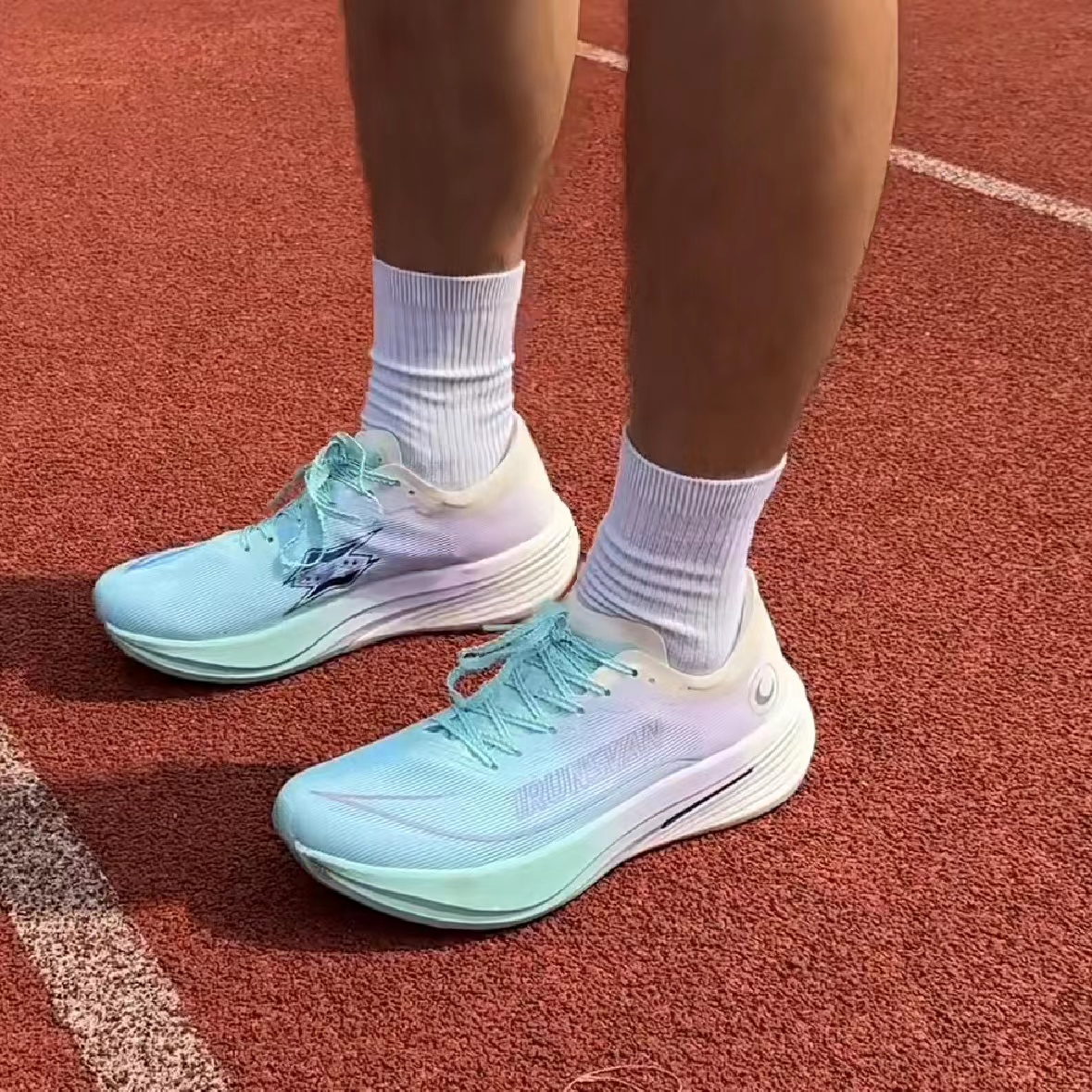 又是一款宝藏的竞训竞速鞋