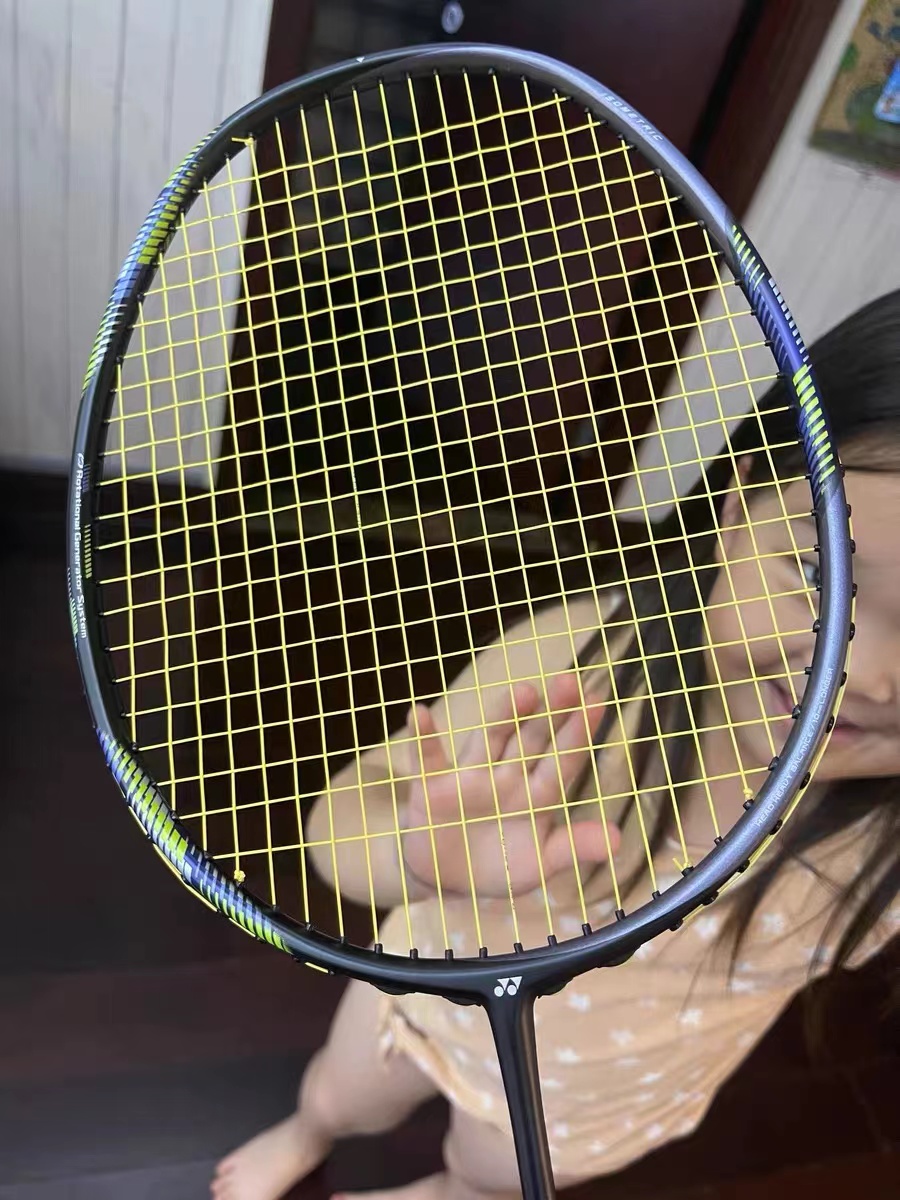 物美价廉的一款羽毛球拍
