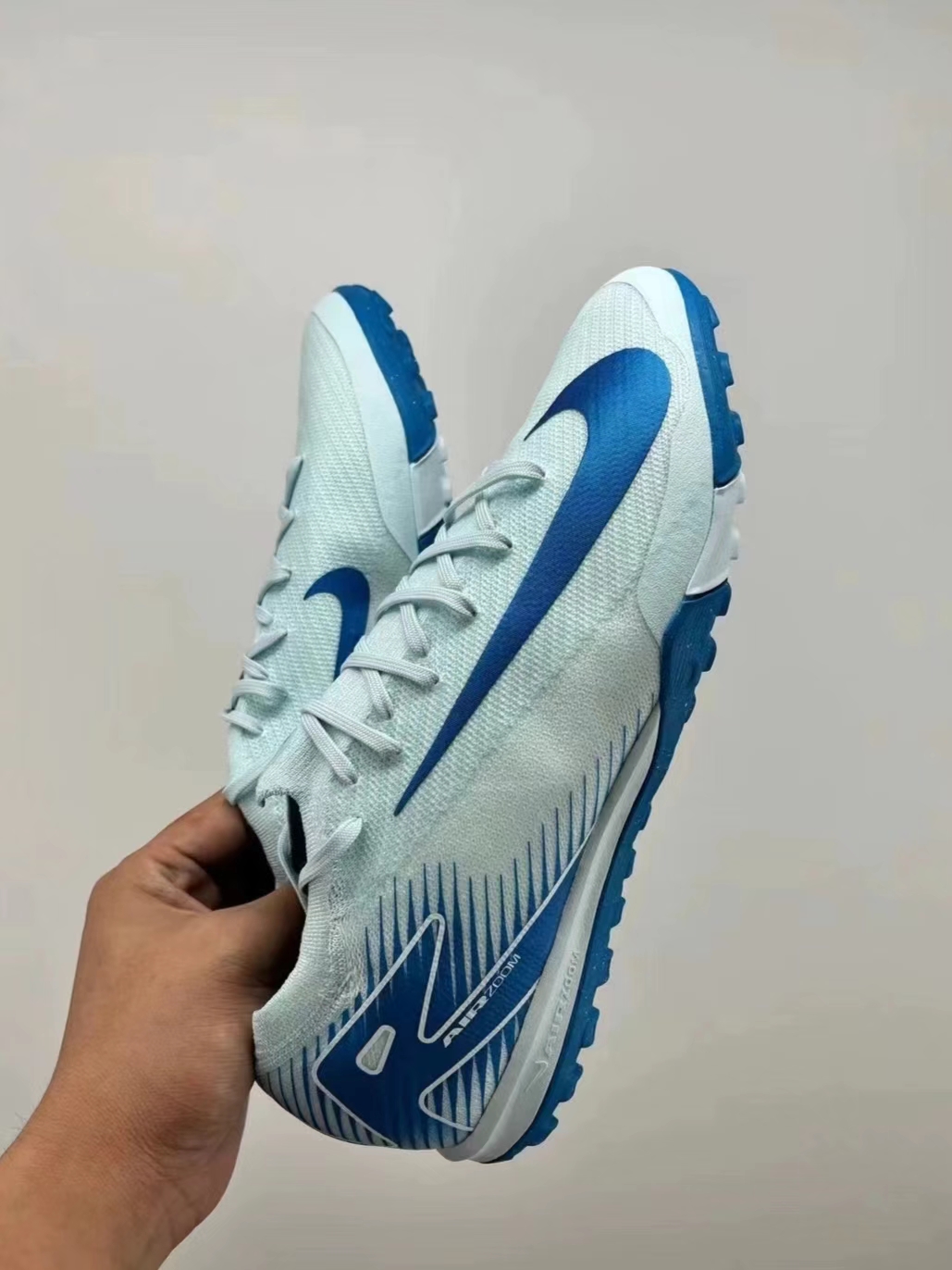 性价比高的足球鞋！