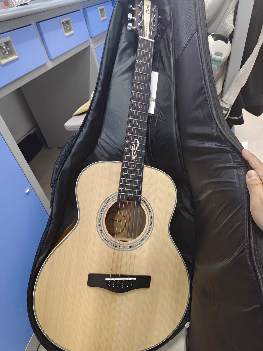 赠送的东西也很齐全，外观上显得非常大气