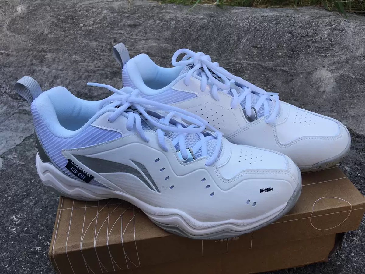 李宁轻羽鞋，球场上的小能嗨