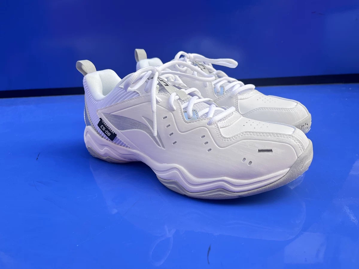 李宁羽球鞋确实不错~